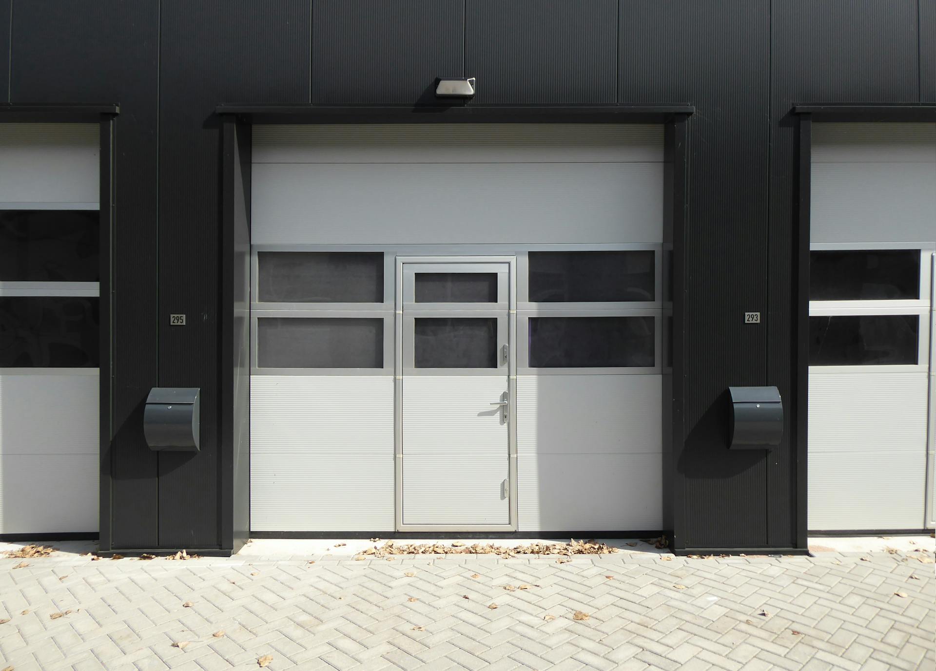 Garagedeur met loopdeur